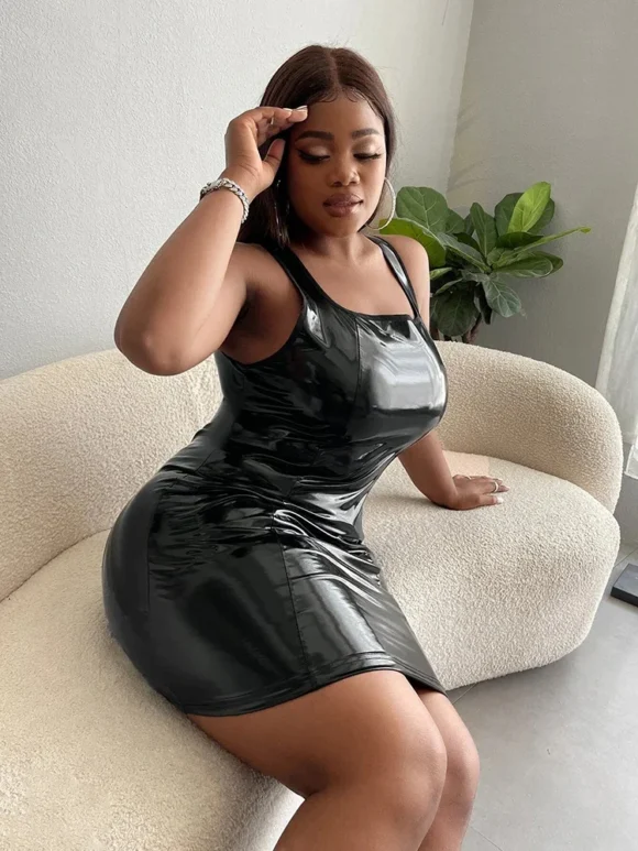 Robe moulante cuir latex femme grande